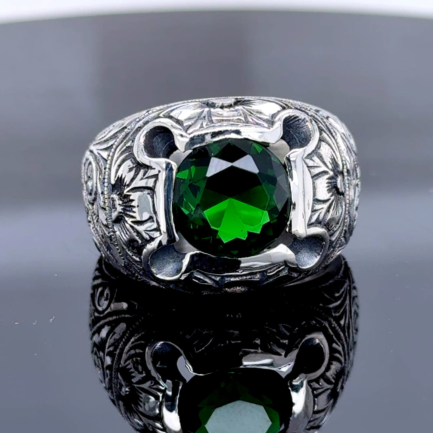 Men Silver Handmade Green Emerald Gemstone Hand-Engraved Ring