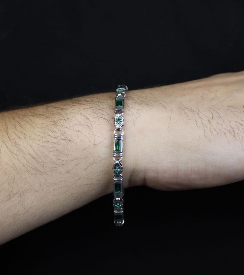 925 Silver Emerald Stone Engraved Link Chain Bracelet