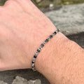 Armband aus 925er Sterlingsilber mit Onyxstein und minimalistischer Gravur im byzantinischen Stil