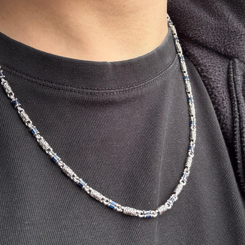 Collar bizantino de plata maciza 925 con eslabones de zafiro y cadena de gemas.