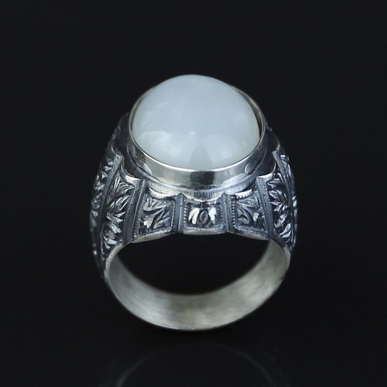 Anillo turco para hombre hecho a mano de plata de ley 925 con piedra lunar arcoíris natural.