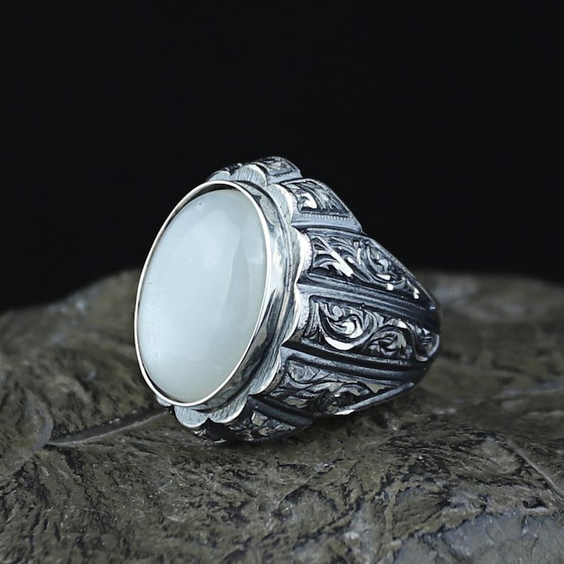 Anillo turco para hombre hecho a mano de plata de ley 925 con piedra lunar arcoíris natural.