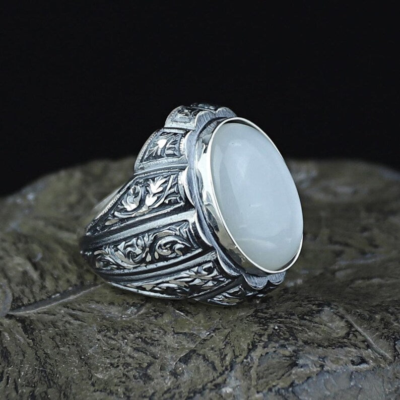 Anillo turco para hombre hecho a mano de plata de ley 925 con piedra lunar arcoíris natural.
