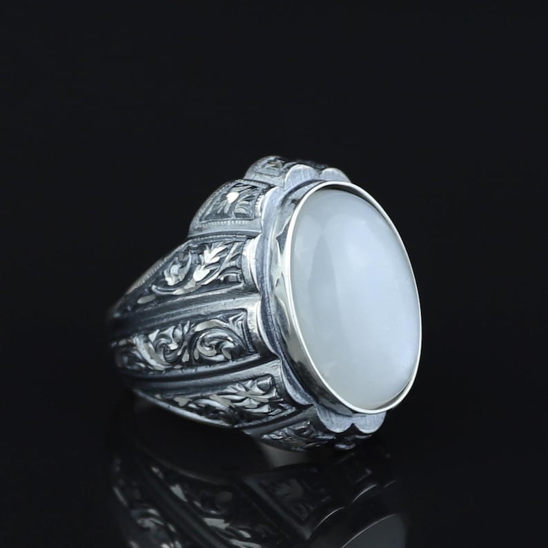 Anillo turco para hombre hecho a mano de plata de ley 925 con piedra lunar arcoíris natural.